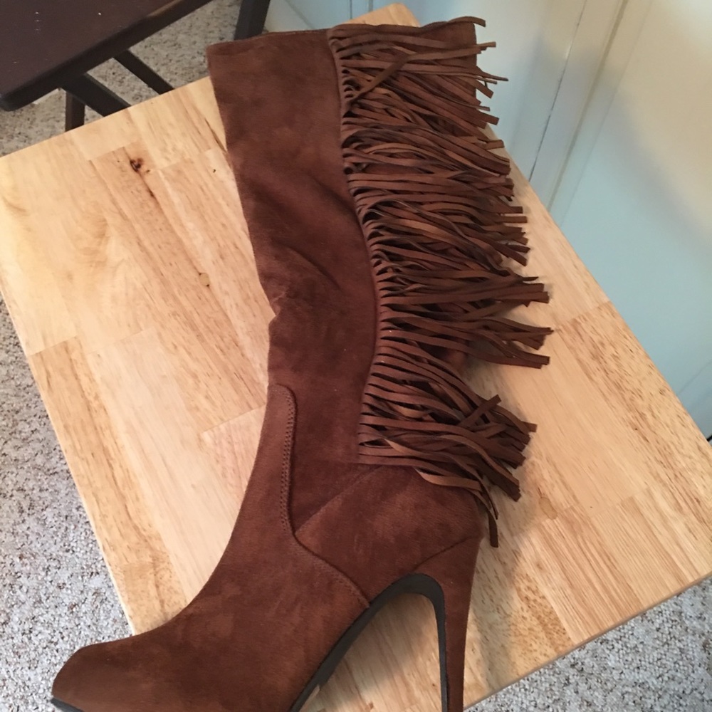 Boots - Picture 2 of 7